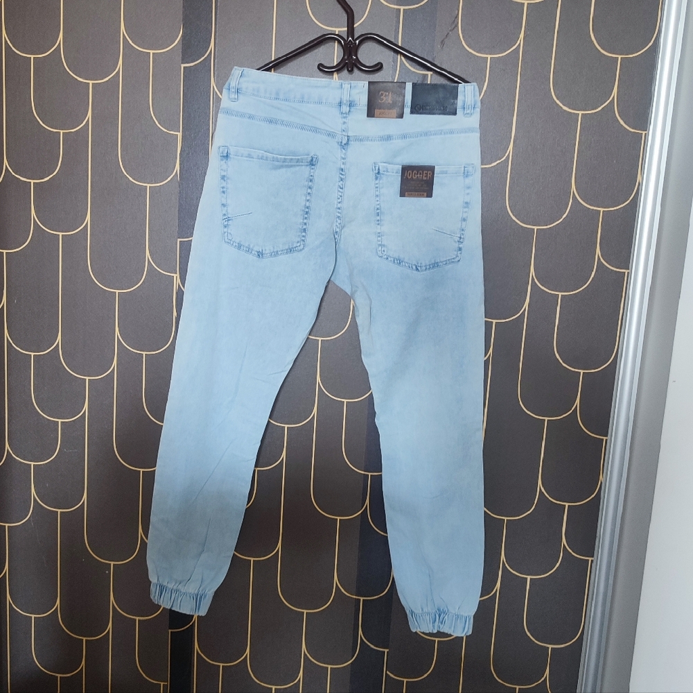 Jogger - Picture 5 of 5